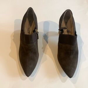 NWOT Ellen Tracy women’s suede ankle boots. Size 7.5. Color:brown